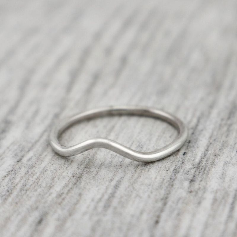 Bague V minimaliste en argent sterling