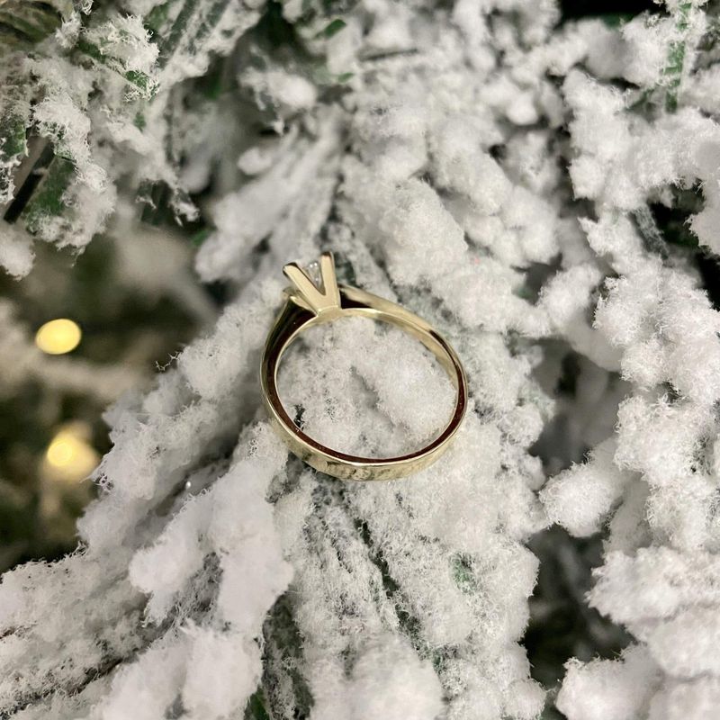 Bague Classique Solitaire en or 10K