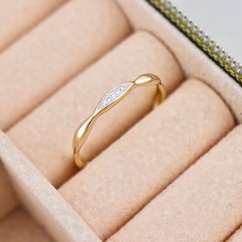 Bague en or 10K et diamants