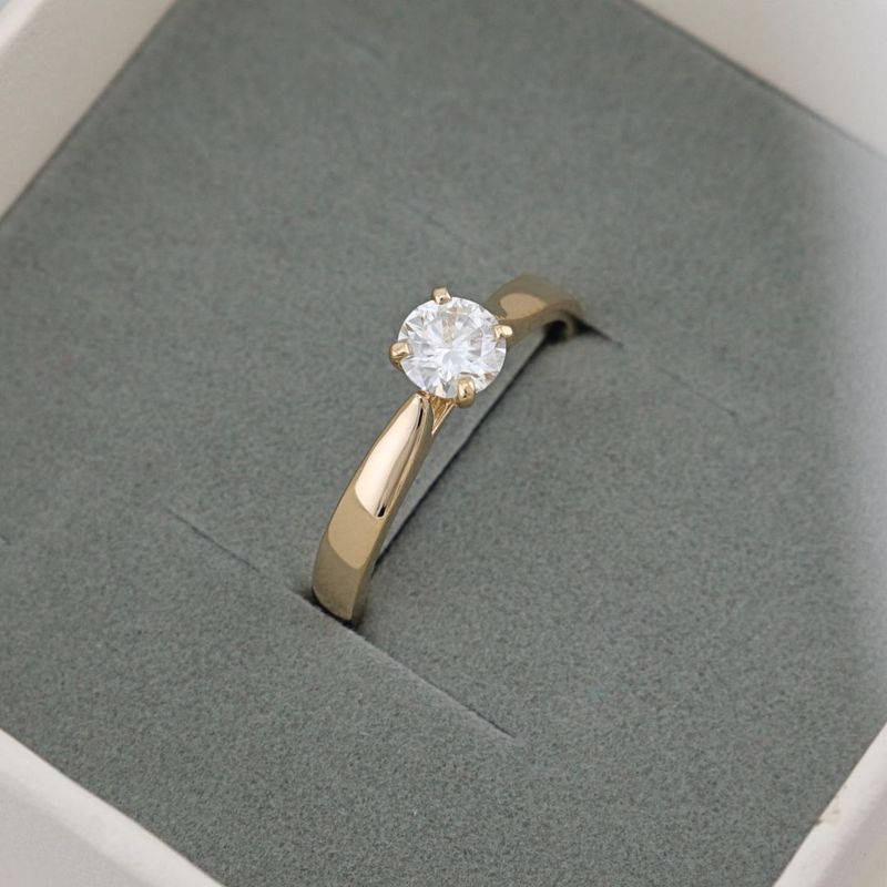 Bague solitaire Classique en or 14K -18K ou platine et diamant 0,5 ct