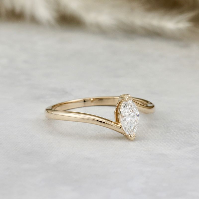 Bague Marquise en or 14K et diamant