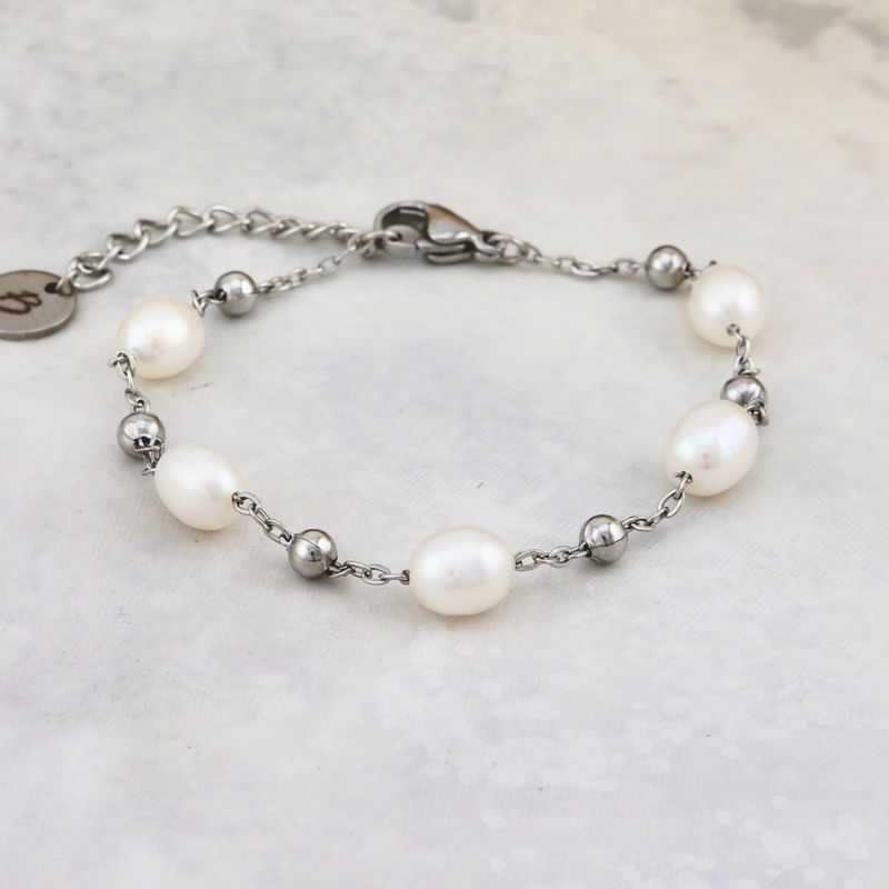 Bracelet en acier et perles baroques