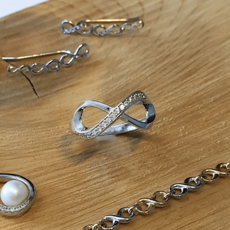 Bague infini en or 10K