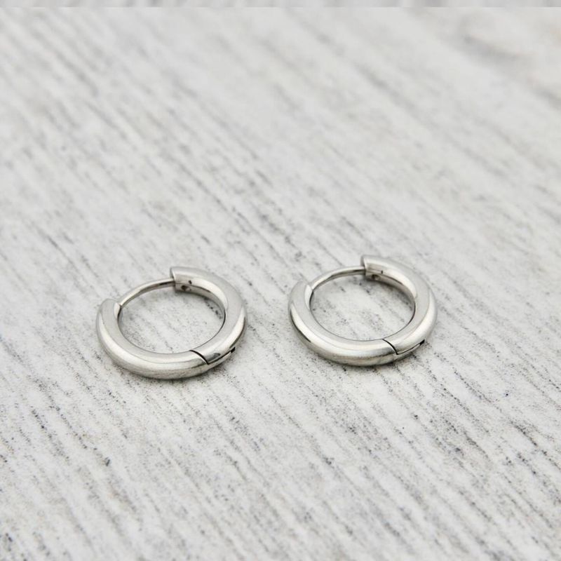 Boucles d'oreilles anneaux simples en acier