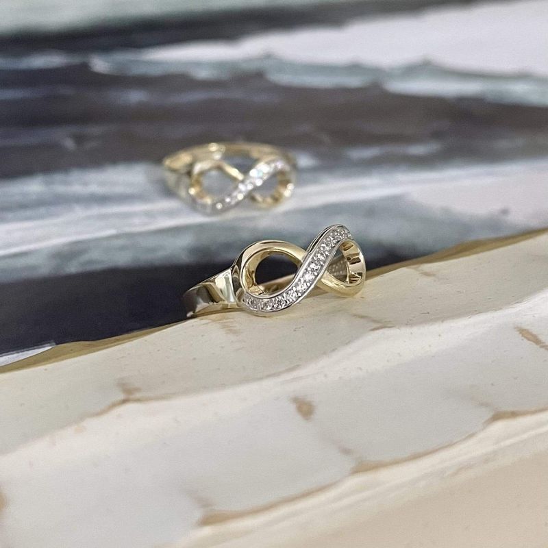Bague infini en or 10K