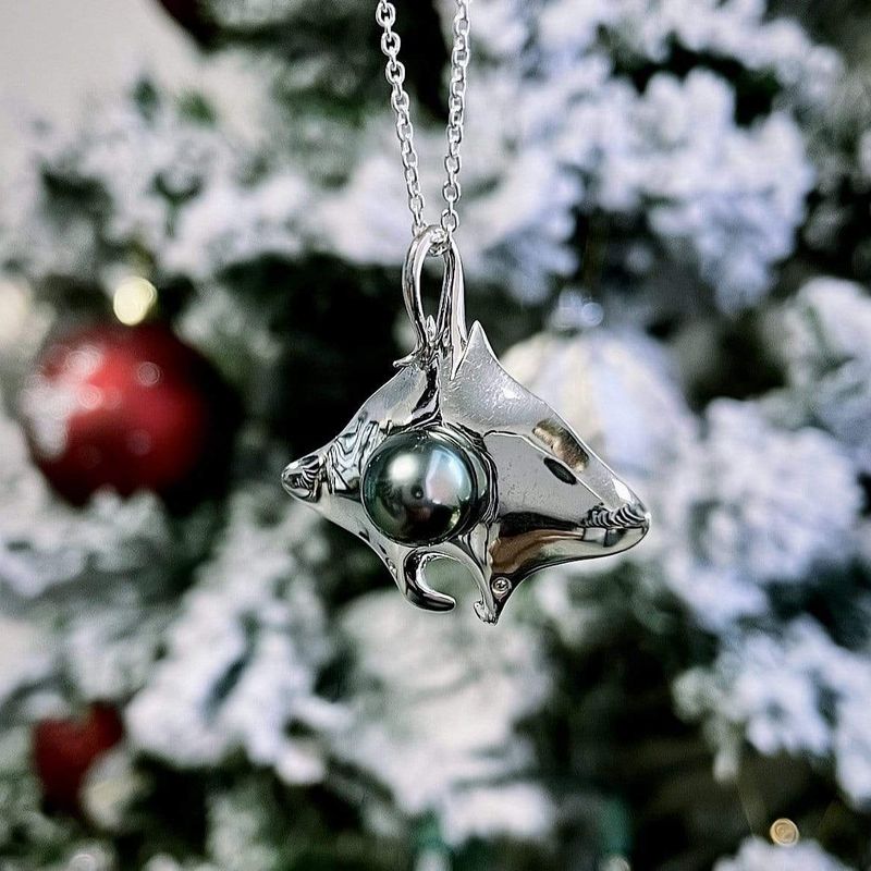 Collier Raie Manta en argent sterling et perle de Tahiti 9mm