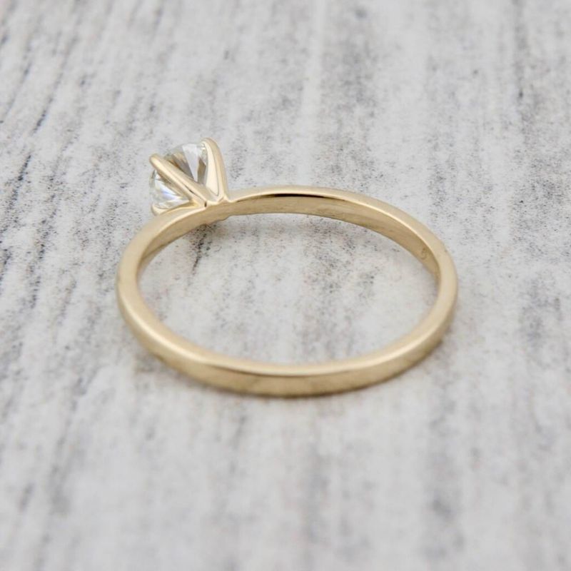 Bague solitaire Classique en or 10K et moissanite 0,5 ct