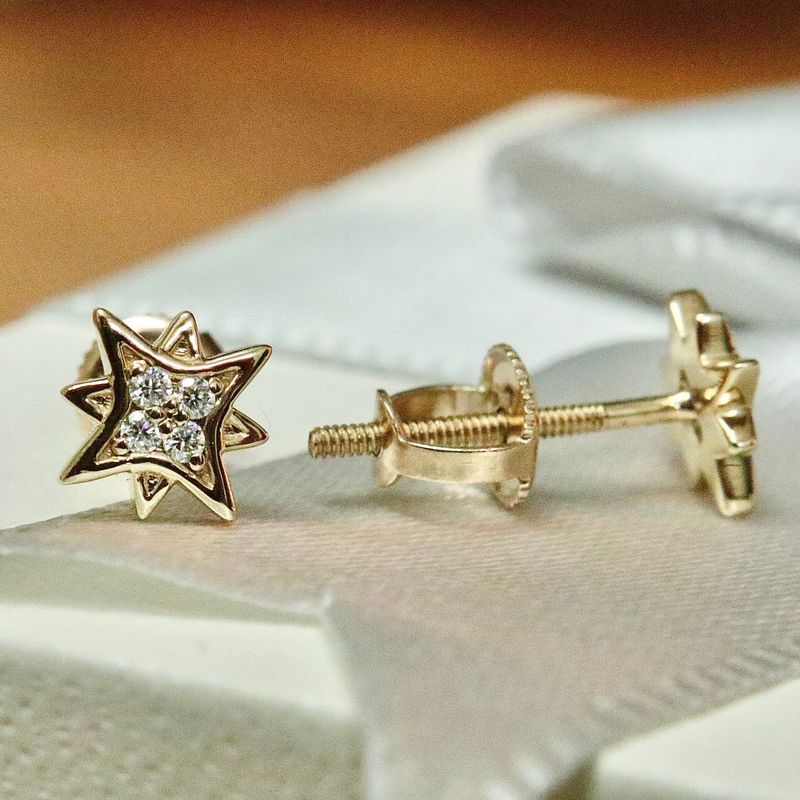 Boucles d'oreilles Étoiles du Nord en or 10K et moissanites