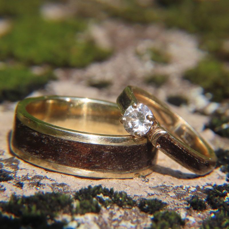 Bague Solitaire en bois, or 14K - 18K et moissanite personnalisée