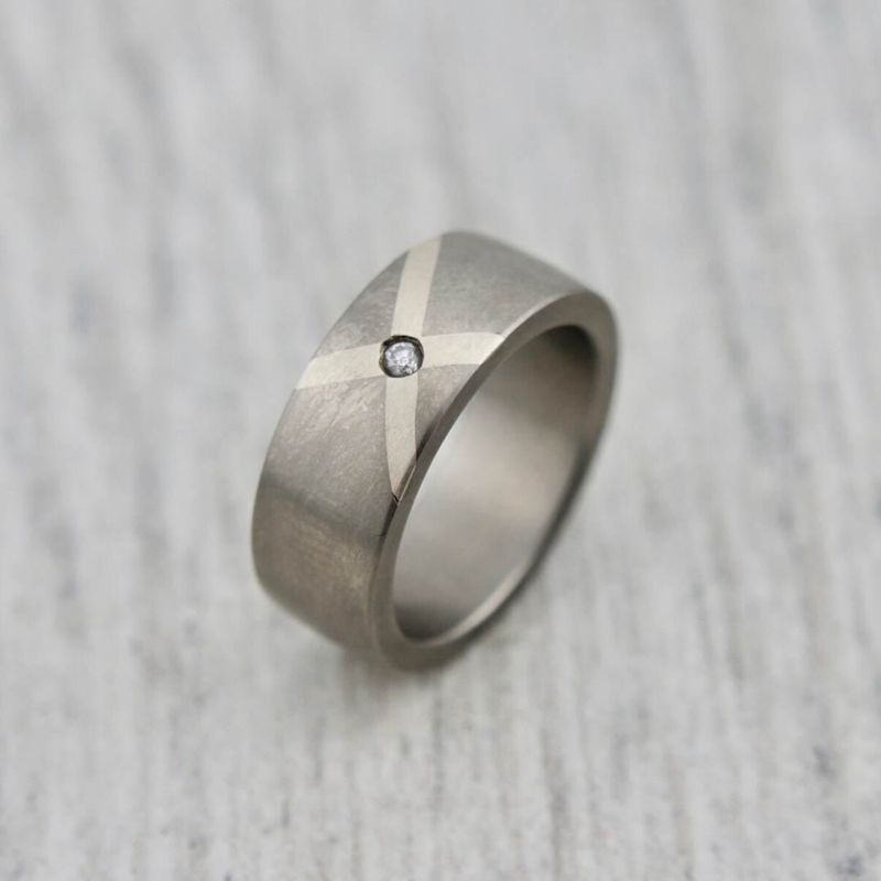 Bague Croix en argent, titane et diamant