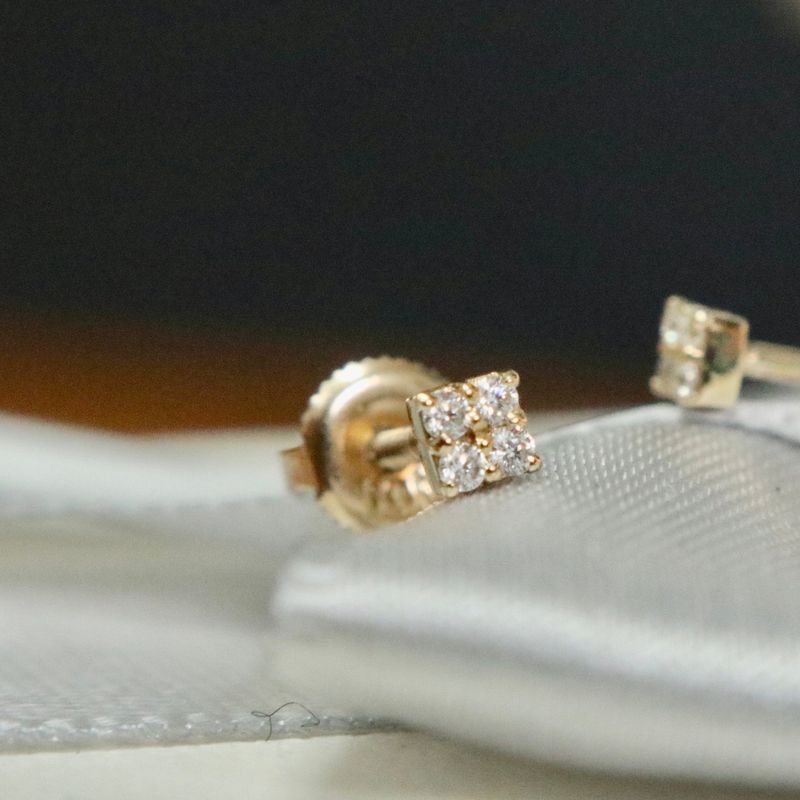 Boucles d'oreilles Les minis Carrés en or 10K et moissanites