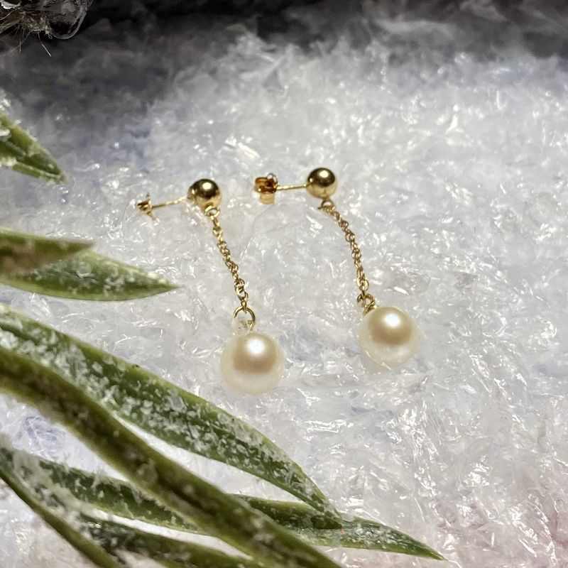 Boucles d’oreilles perles 8mm et chaines en or jaune 14K