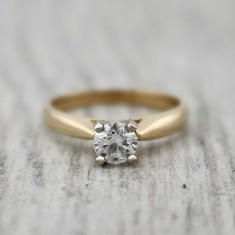 Bague solitaire Classique en or 14K -18K ou platine et diamant 0,5 ct
