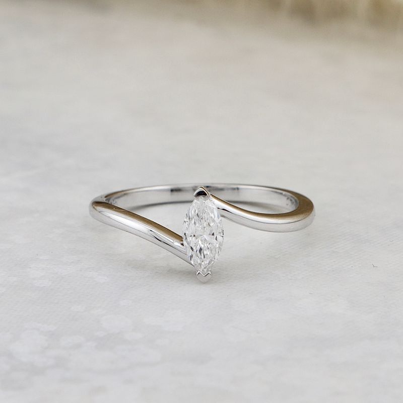 Bague Marquise en or 14K et diamant