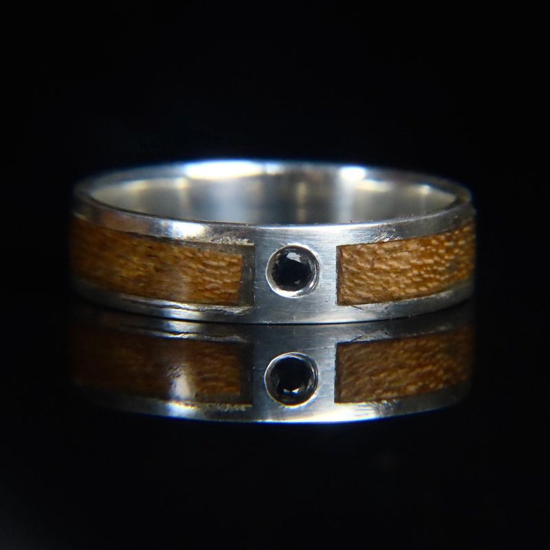 Bague en bois, argent sterling ou or 14K - 18K et saphir noir personnalisée