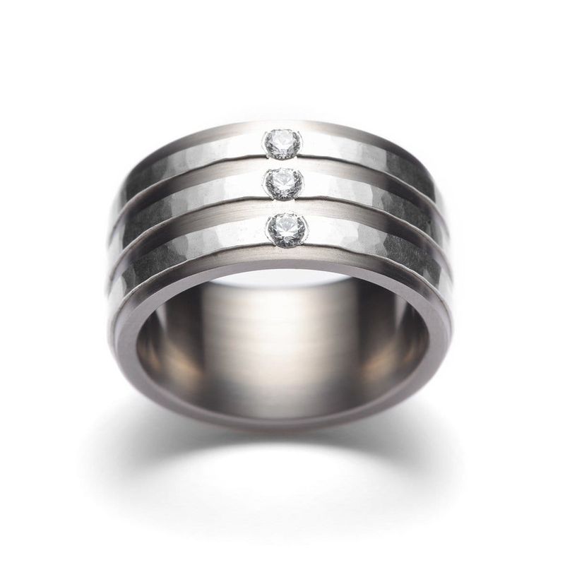 Bague en argent, titane et diamants