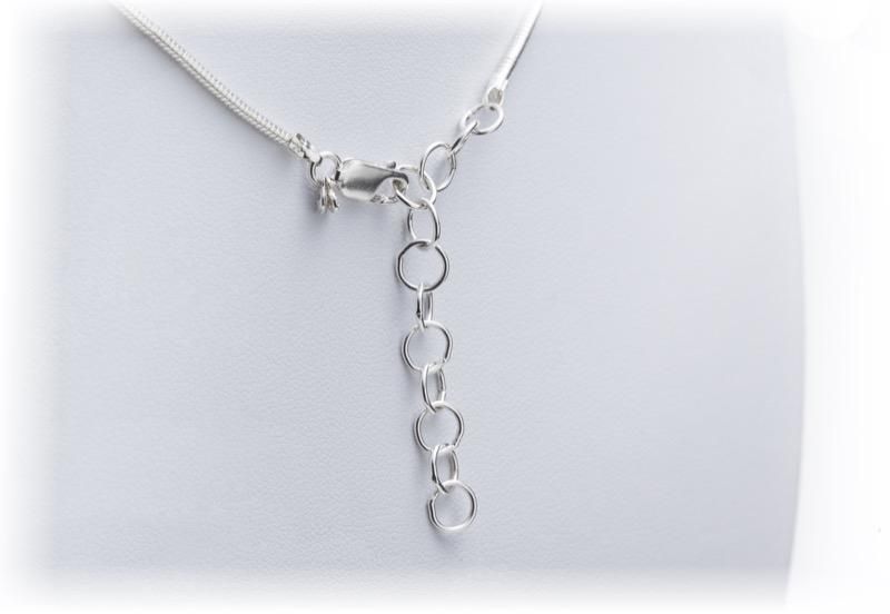 Collier avec quatre pouces de Shikshok classique en argent