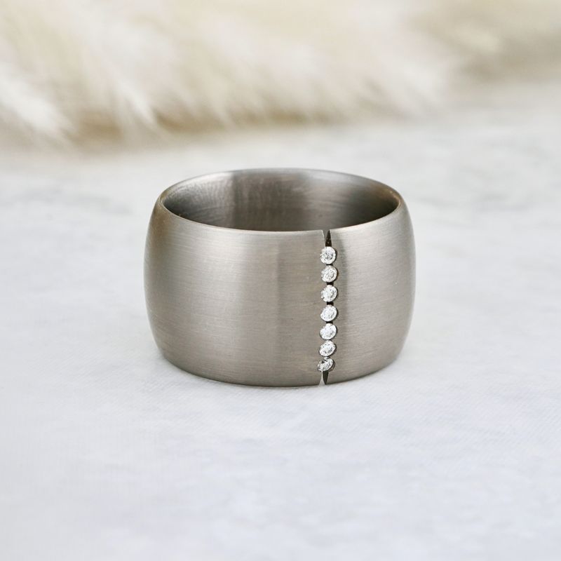 Bague en argent, titane et diamants