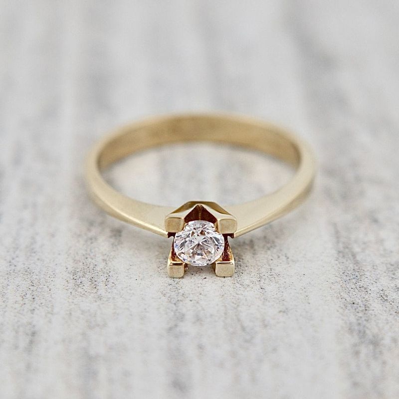 Bague Classique Solitaire en or 10K