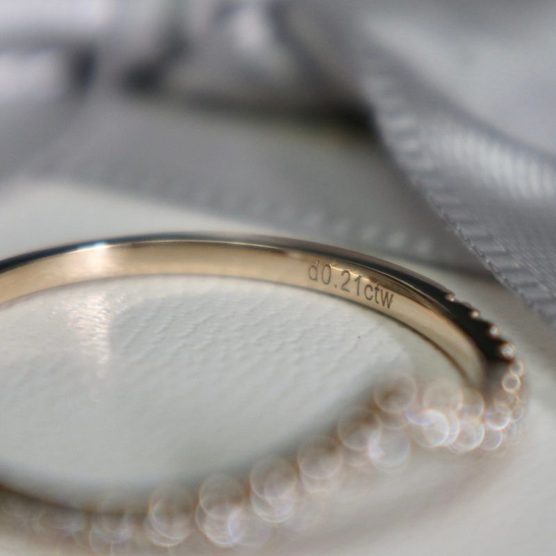 Bague V en or 10K et moissanites
