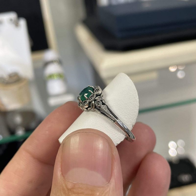 Bague avec charledony sur argent sterling