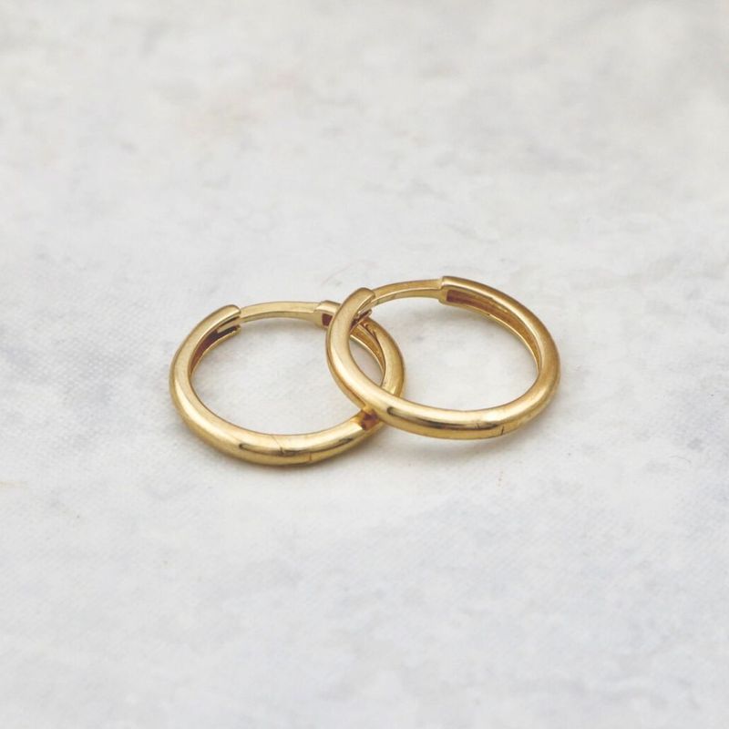 Boucles d'oreilles huggies Minimalistes en or 10K