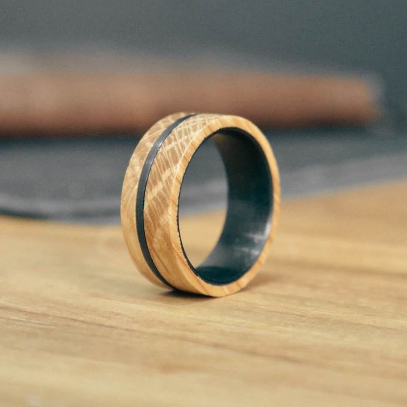 Bague en tungstène et bois de whisky