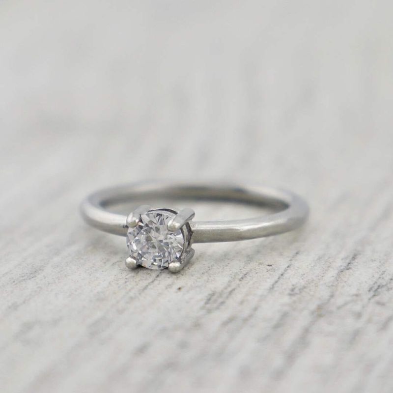 Bague Solitaire en acier