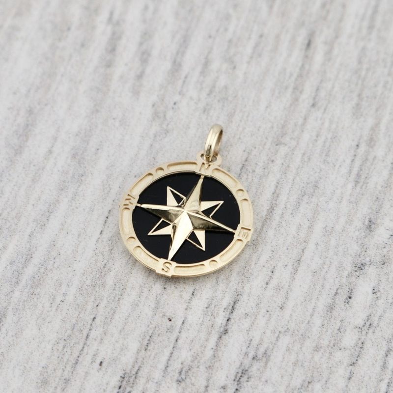 Pendentif Boussole en or jaune 10K