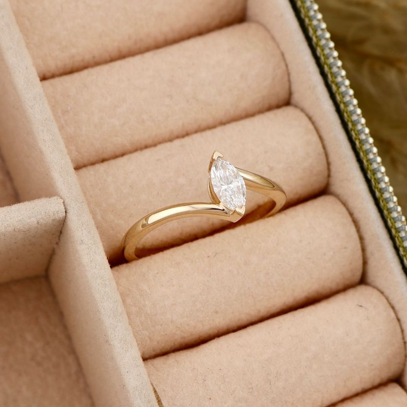 Bague Marquise en or 14K et diamant