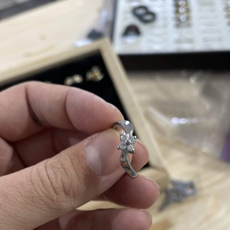 Bague fleur Trinity en acier avec CZ