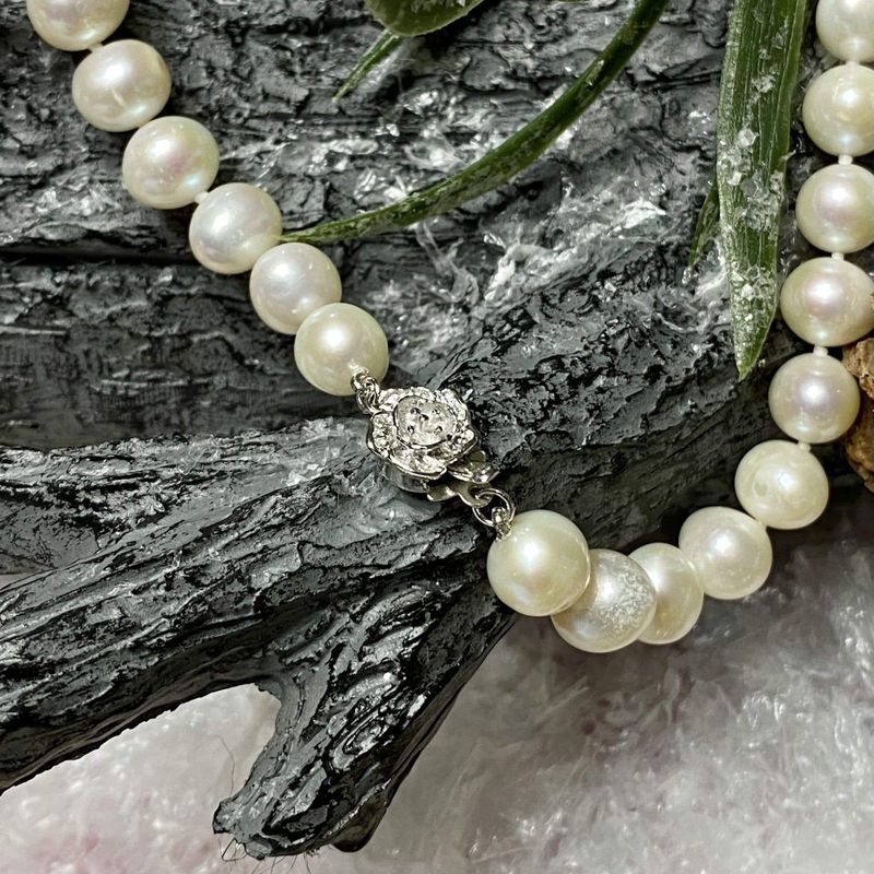 Collier de perles d'eau douce et pièce centrale en argent 925