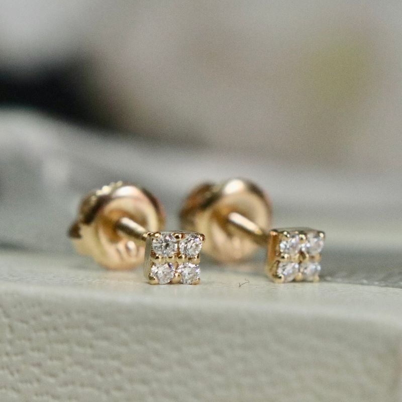 Boucles d'oreilles Les minis Carrés en or 10K et moissanites