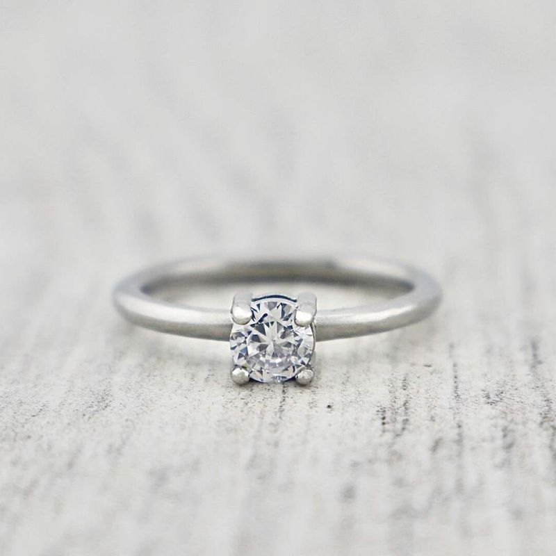 Bague Solitaire en acier