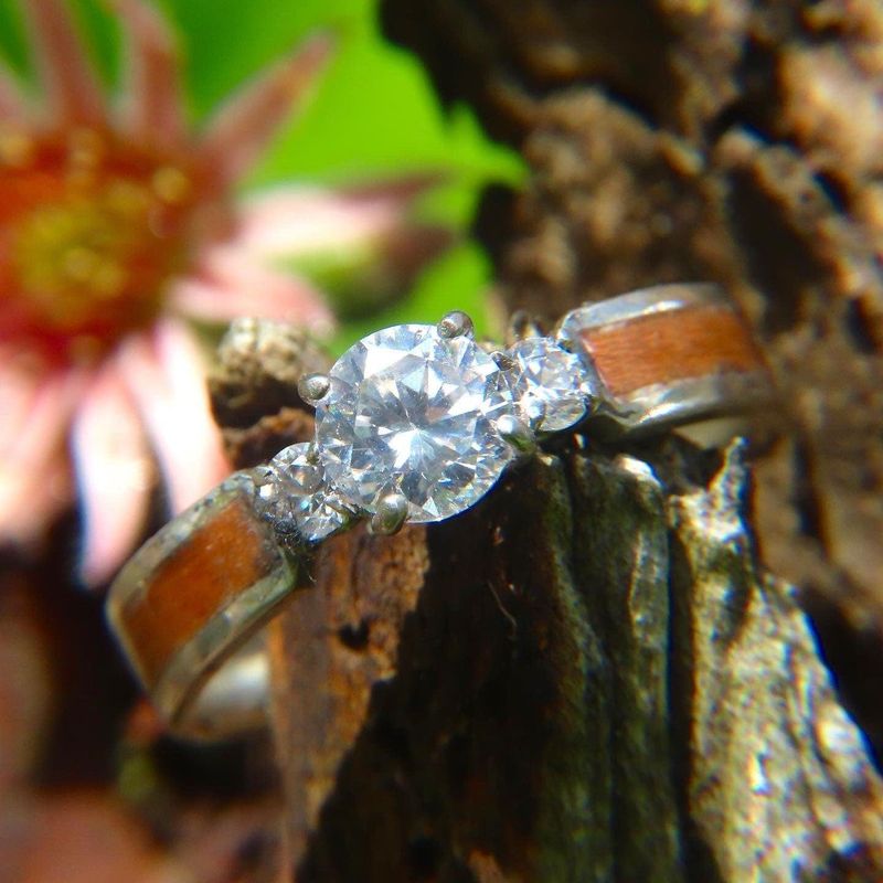Bague Trinité en bois, or 14K - 18K et moissanite personnalisée