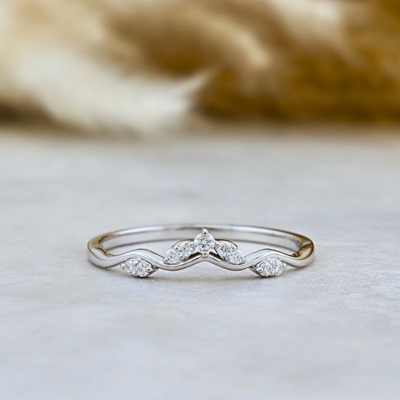 Bague Vague en or 10K et moissanites