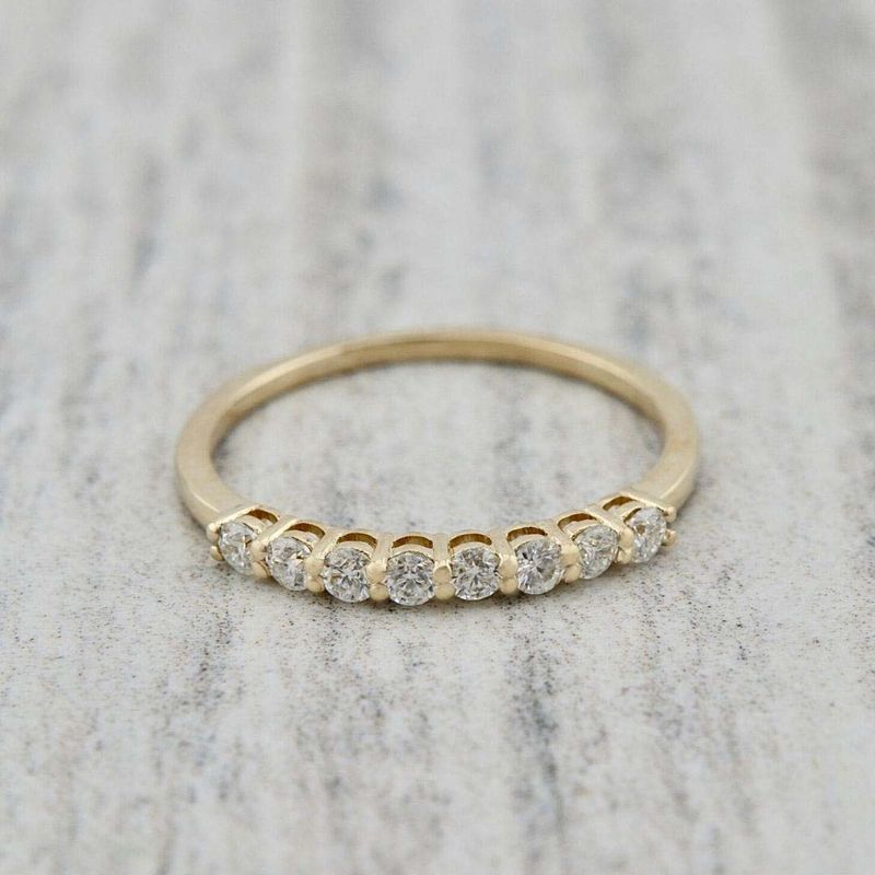 Bague semi-éternité à 8 moissanites en or 10K