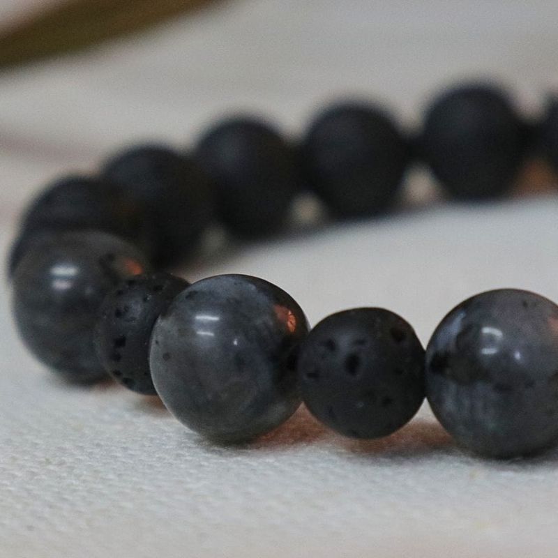 Bracelet Magmatique en labradorite et pierre de lave