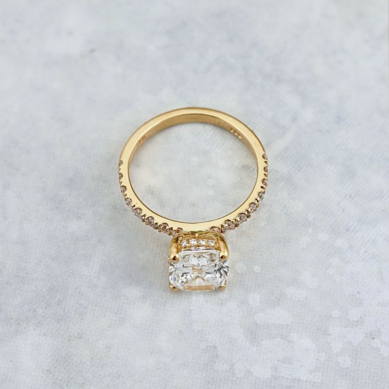 Bague solitaire Halo ct en or 14K - 18K ou platine et diamant cushion 2.5 ct