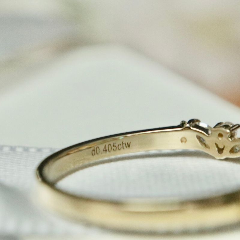 Bague semi-éternité Marquise en or 10K et moissanites