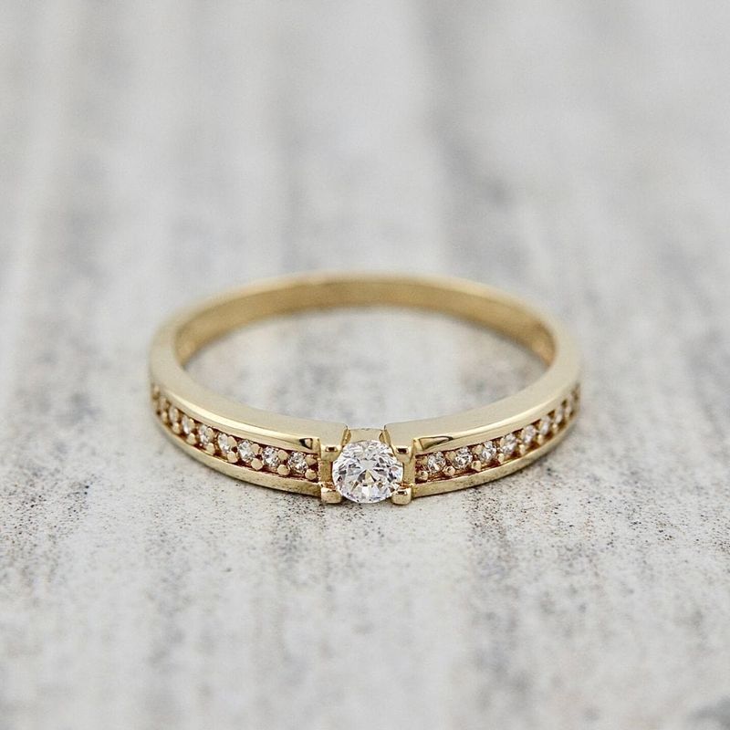 Bague Semi-éternité en or jaune ou blanc 10K