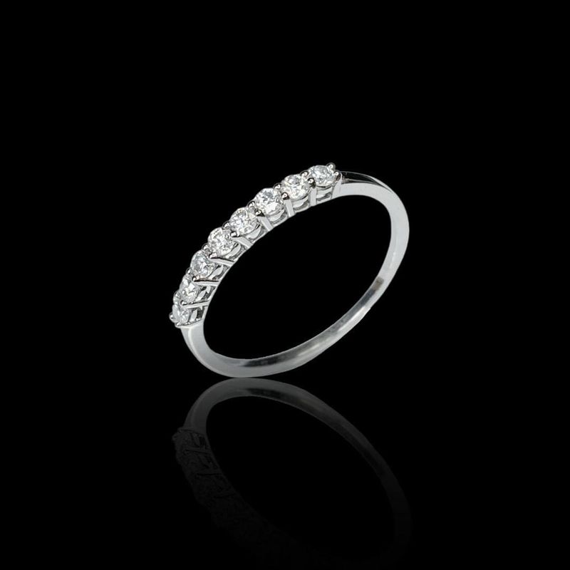 Bague semi-éternité à 8 moissanites en or 10K