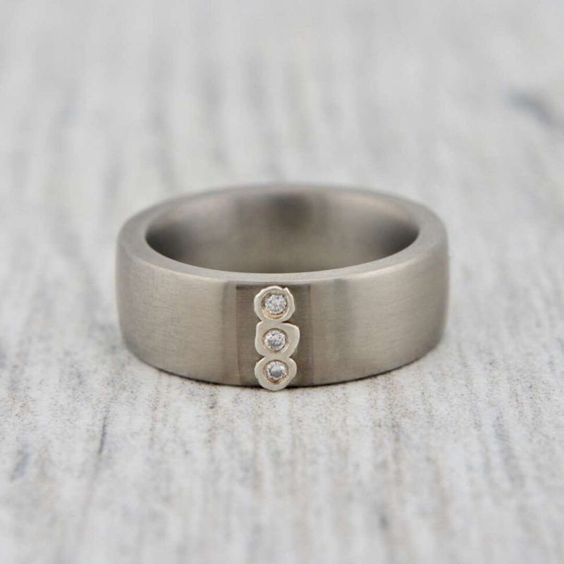 Bague en argent, titane et diamants