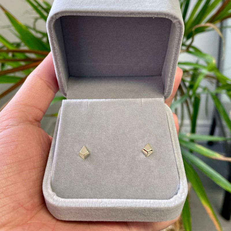 Boucles d'oreilles Pyramides en or 10K