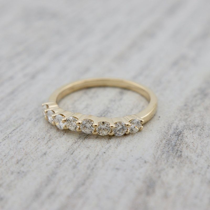 Bague semi-éternité courbe en or 14K - 18K ou platine et diamants