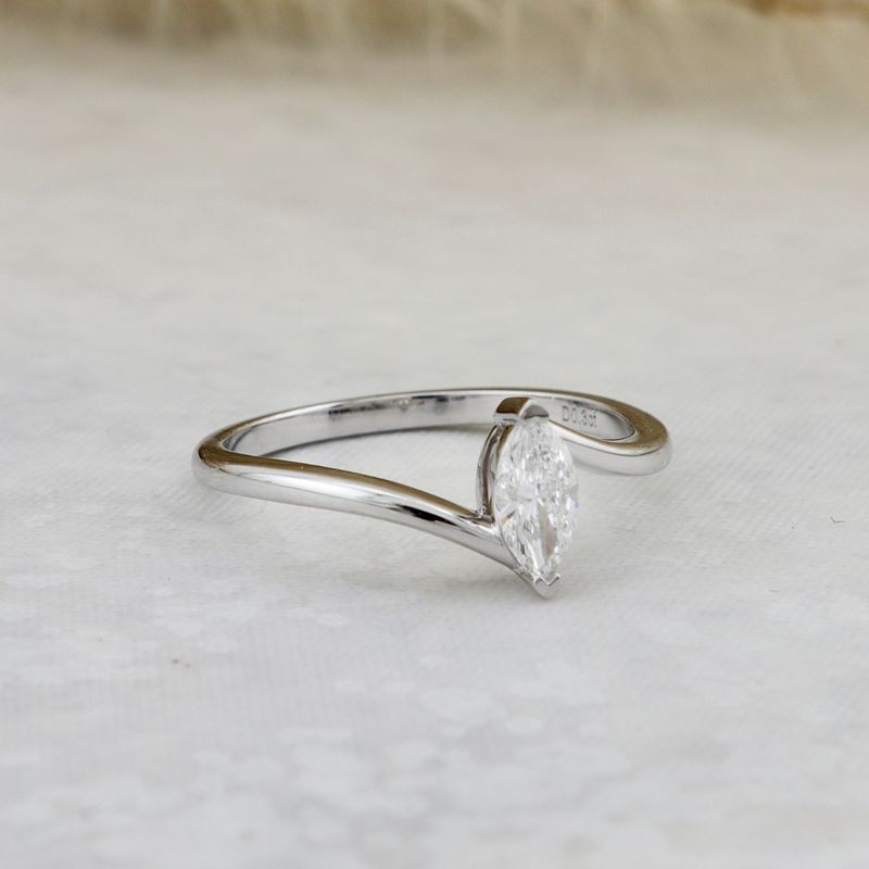 Bague Marquise en or 14K et diamant