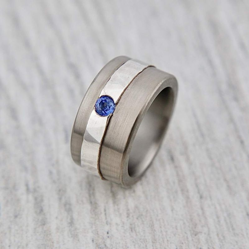 Bague Horizon en argent, titane et saphir