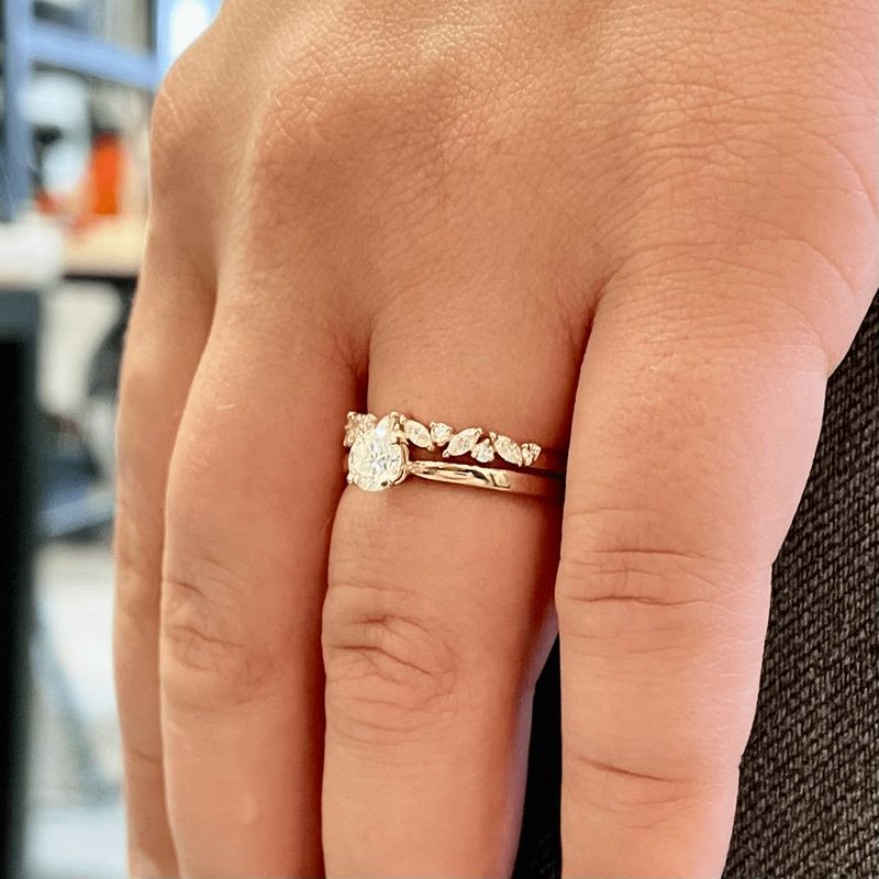 Bague semi-éternité Marquise en or 10K et moissanites