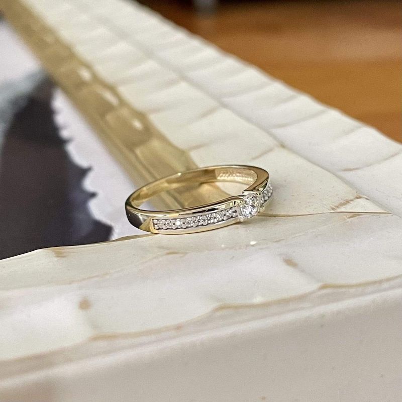 Bague Semi-éternité en or jaune ou blanc 10K
