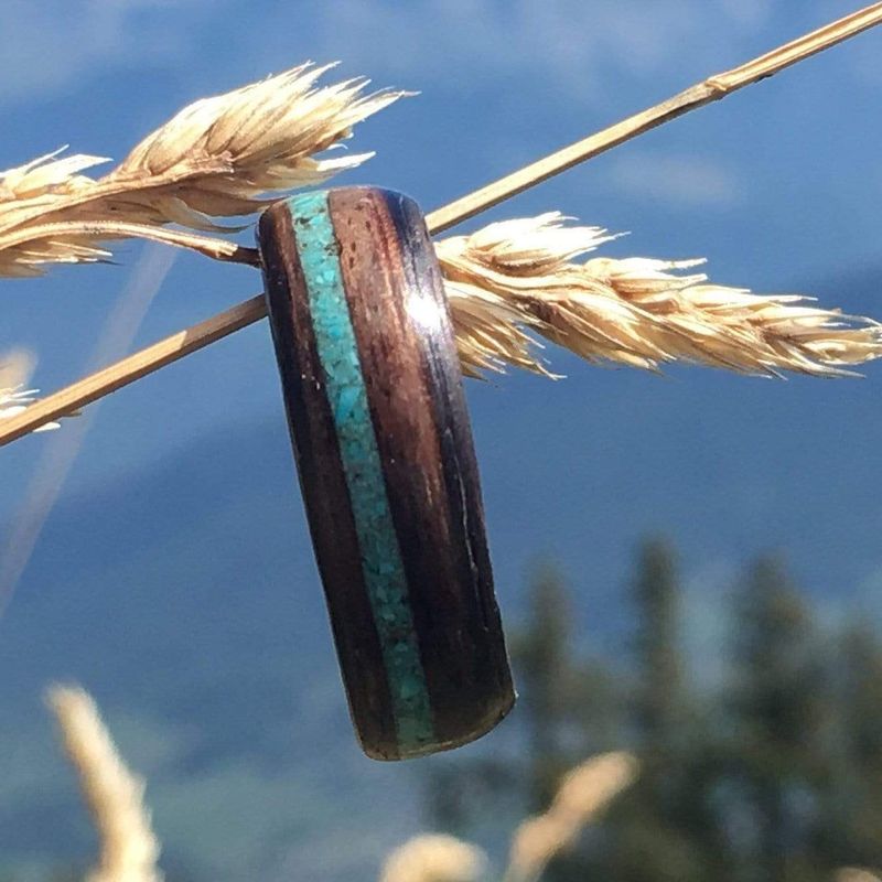 Bague en bois et turquoise personnalisée